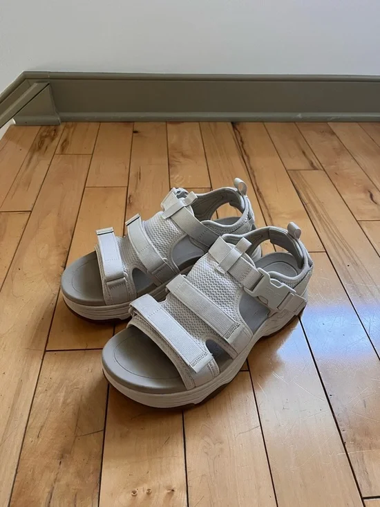 Teva Chunky Platform Sandals in Birch size 11 - Picture 2 of 6